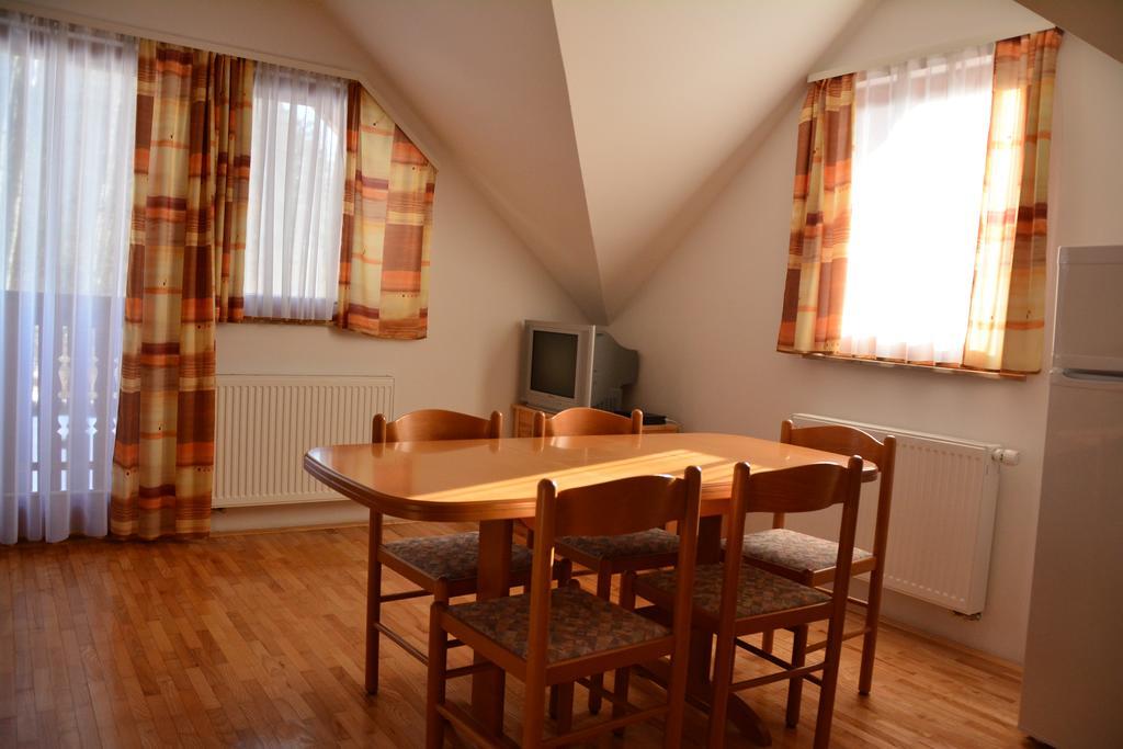 Apartments Gatej Церкно Екстер'єр фото