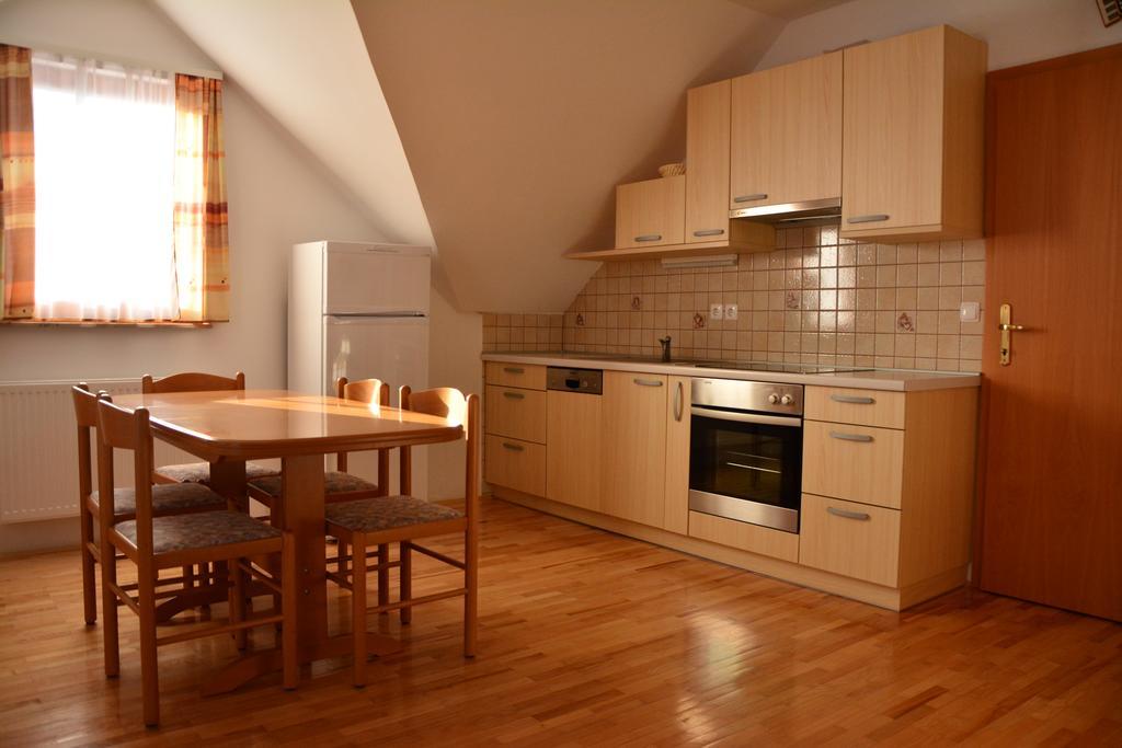Apartments Gatej Церкно Екстер'єр фото