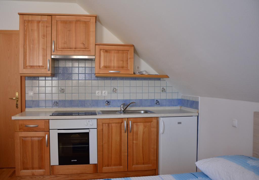 Apartments Gatej Церкно Екстер'єр фото