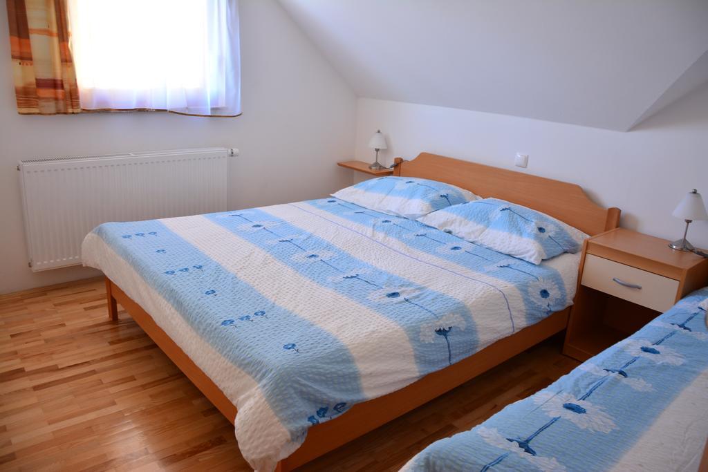 Apartments Gatej Церкно Екстер'єр фото