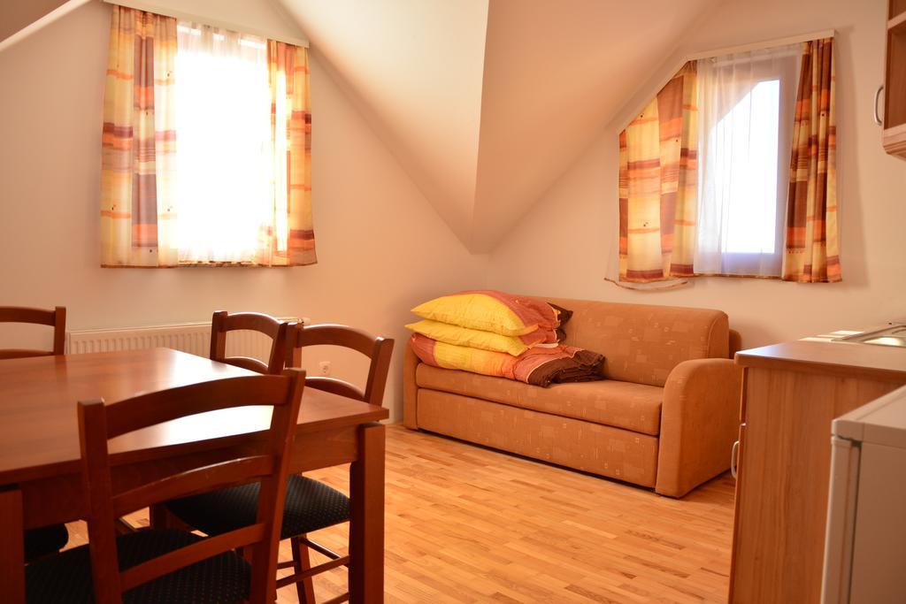 Apartments Gatej Церкно Екстер'єр фото