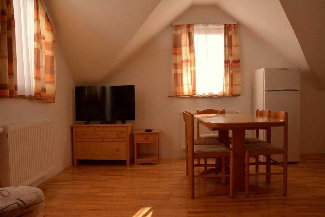 Apartments Gatej Церкно Екстер'єр фото